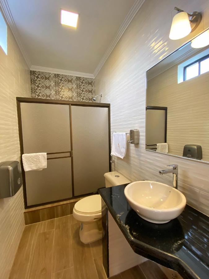 Hostal California Inn 瓜亚基尔 外观 照片