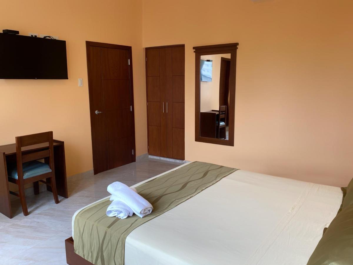 Hostal California Inn 瓜亚基尔 外观 照片