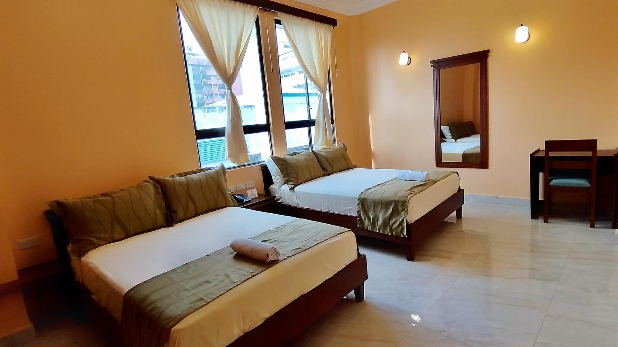 Hostal California Inn 瓜亚基尔 外观 照片